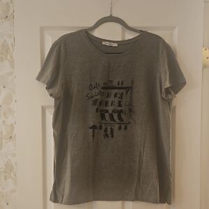 Gray Graphic T-Shirt. Size Xl